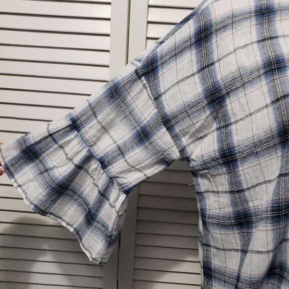 Doe & Rae Cropped Button-Up Shirt Women's Medium Blue Plaid 3/4 Bell Sleeve Top - Picture 3 of 10